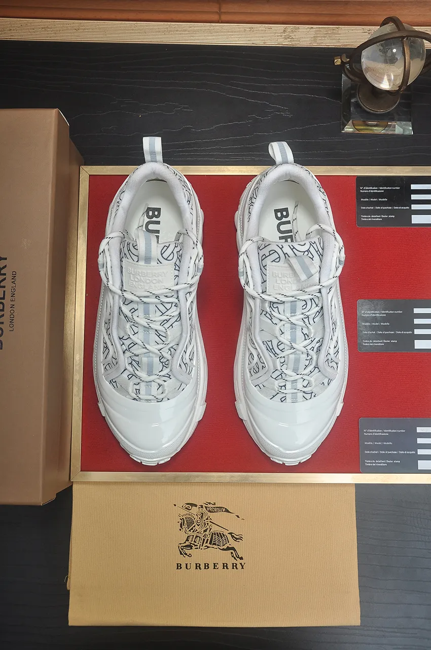 Men's shoes 💰680💶[Burberry] (cowhide lining) classic low-top sneakers｜Imported cowhide with classic plaid fabric｜Cow leather lining｜Original outsole｜Fine workmanship and comfortable to wear Size: 38-44 (customized at 45)